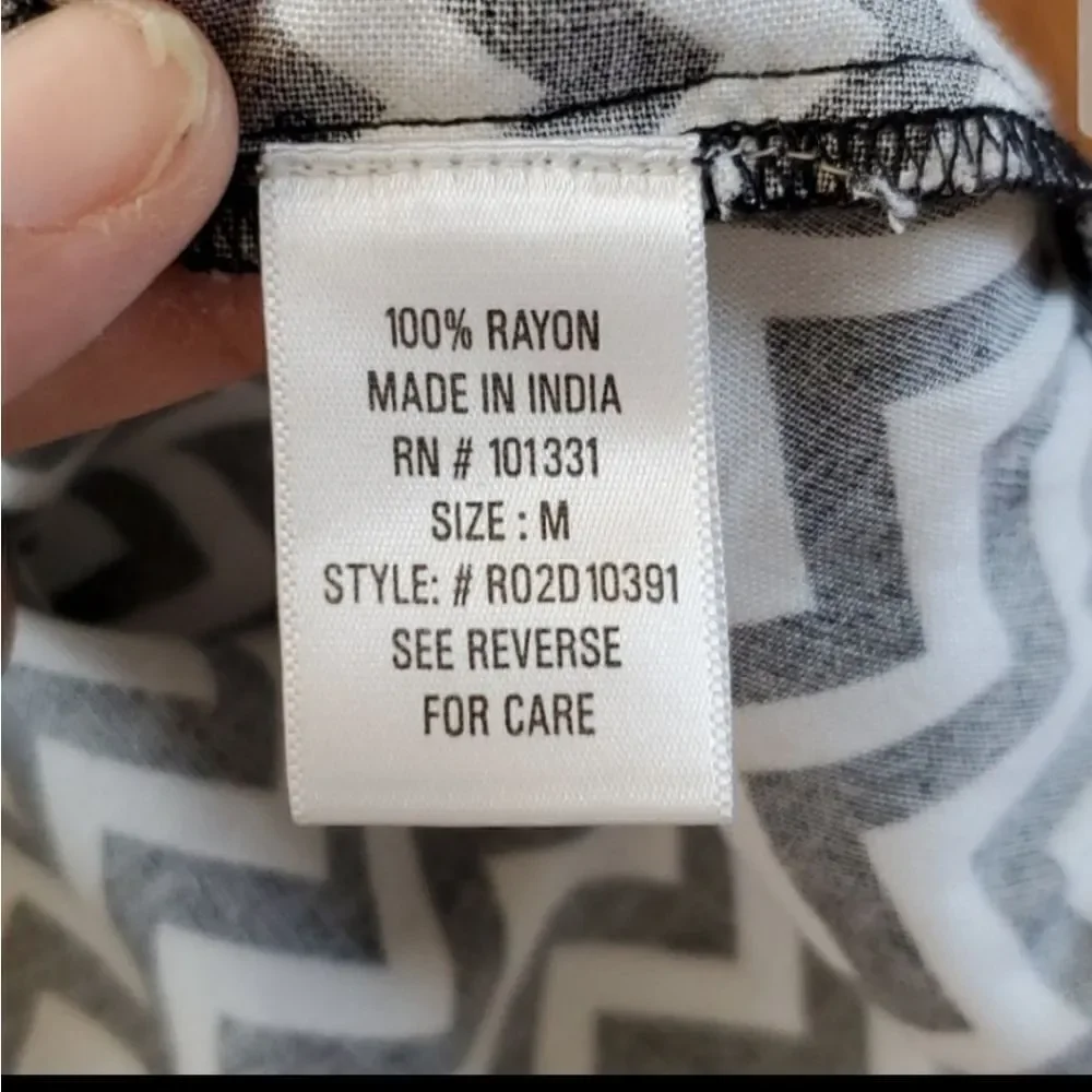 Chevron Pattern Romper   - Picture 5 of 6